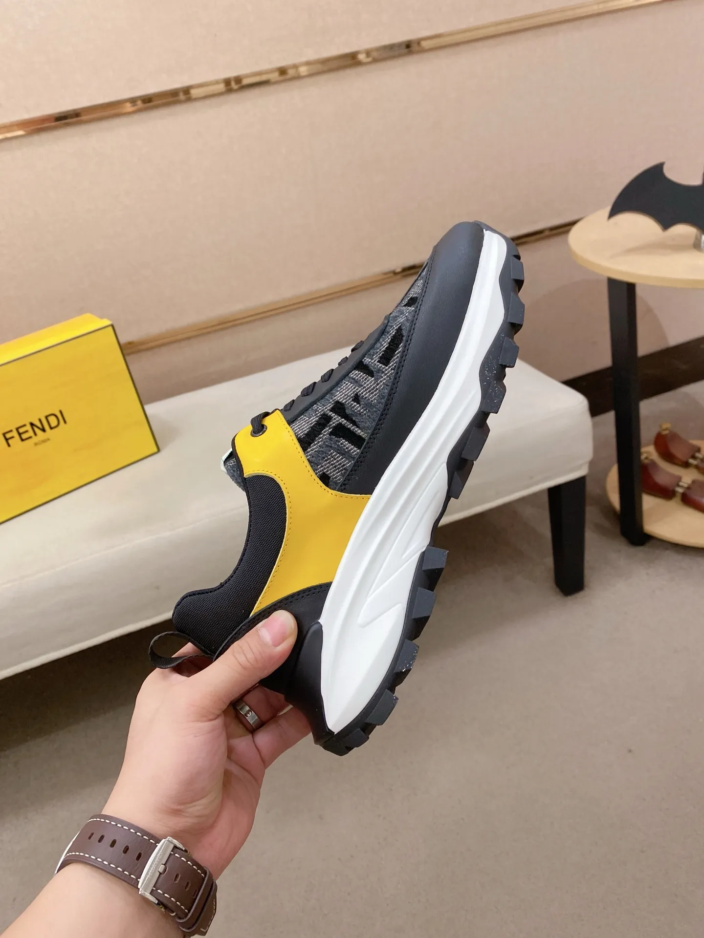 Men's shoes 💰 462💰 (fendi) New style 👊🏻 upper 🇮🇹 imported cowhide fabric 🇩🇪 lining imported sheepskin lining. The original outsole is molded to highlight the identity of every man, and the upper foot is elegant and stable🚶🏻🚶🏻The high-end custom counters reproduce the original version📯No matter the wind or rain, the shoe last remains unchanged and can withstand the verification of time🔍️,🔵 Size: 38-44
